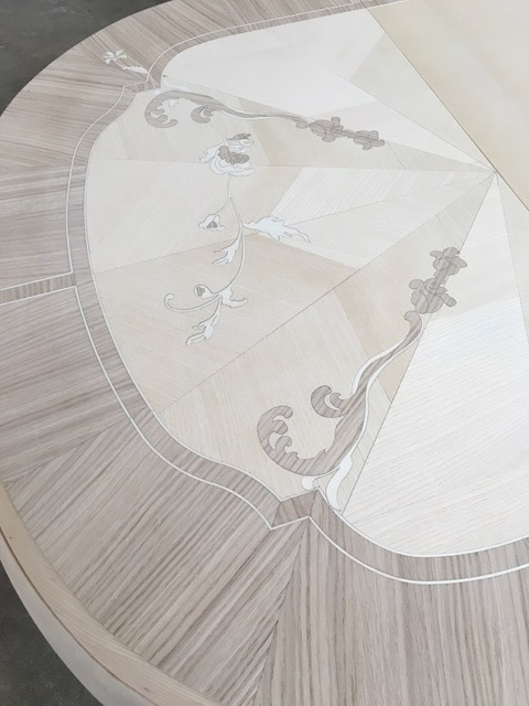 Tavolo ovale intarsiato contemporaneo